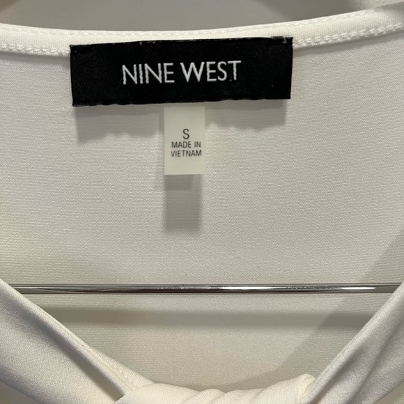 Nine West twist neckline sleeveless top - Picture 3 of 4